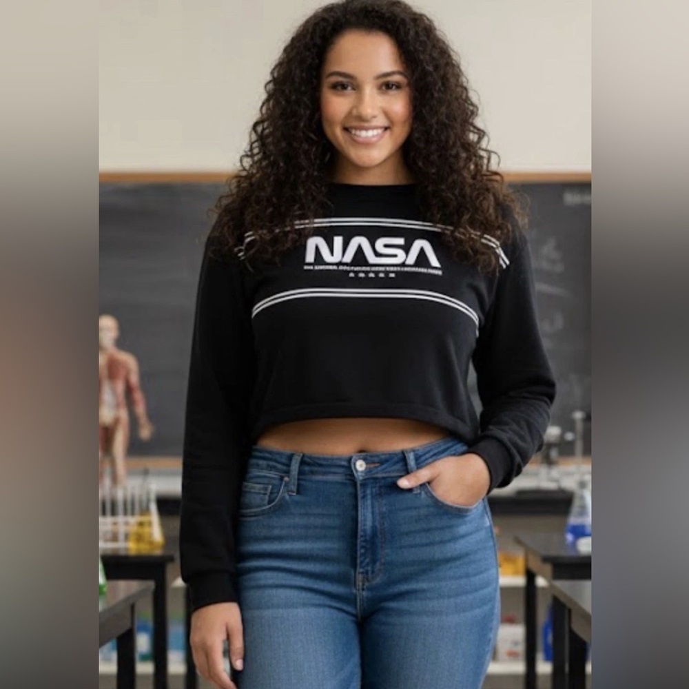 H&M Divided NASA Black Crop Sweatshirt Long Sleeve 100% Cotton Casual Top Large